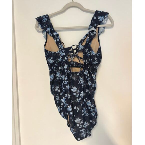 NWT A Pea in the Pod Ruffled Maternity One
Piece Floral Swimsuit Blue Size S - Picture 6 of 6